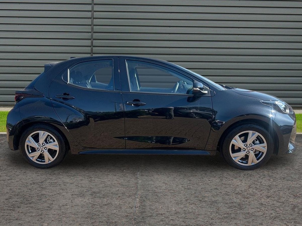 Toyota Yaris 1.5 Vvt-h Icon Hatchback Hybrid E Cvt Black #2