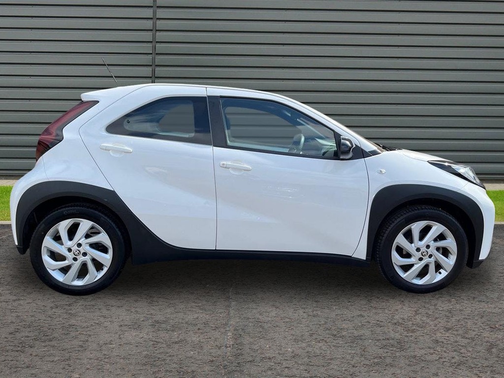 Toyota Aygo X 1.0 Vvt I Pure Hatchback AO24NHP White #2