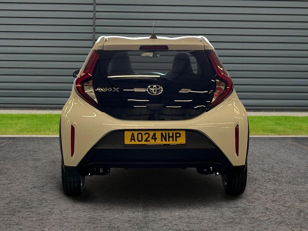 Toyota Aygo X 1.0 Vvt I Pure Hatchback AO24NHP White #4