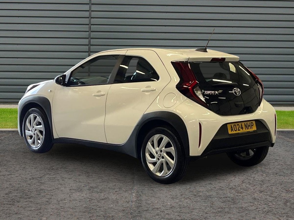 Toyota Aygo X 1.0 Vvt I Pure Hatchback AO24NHP White #5