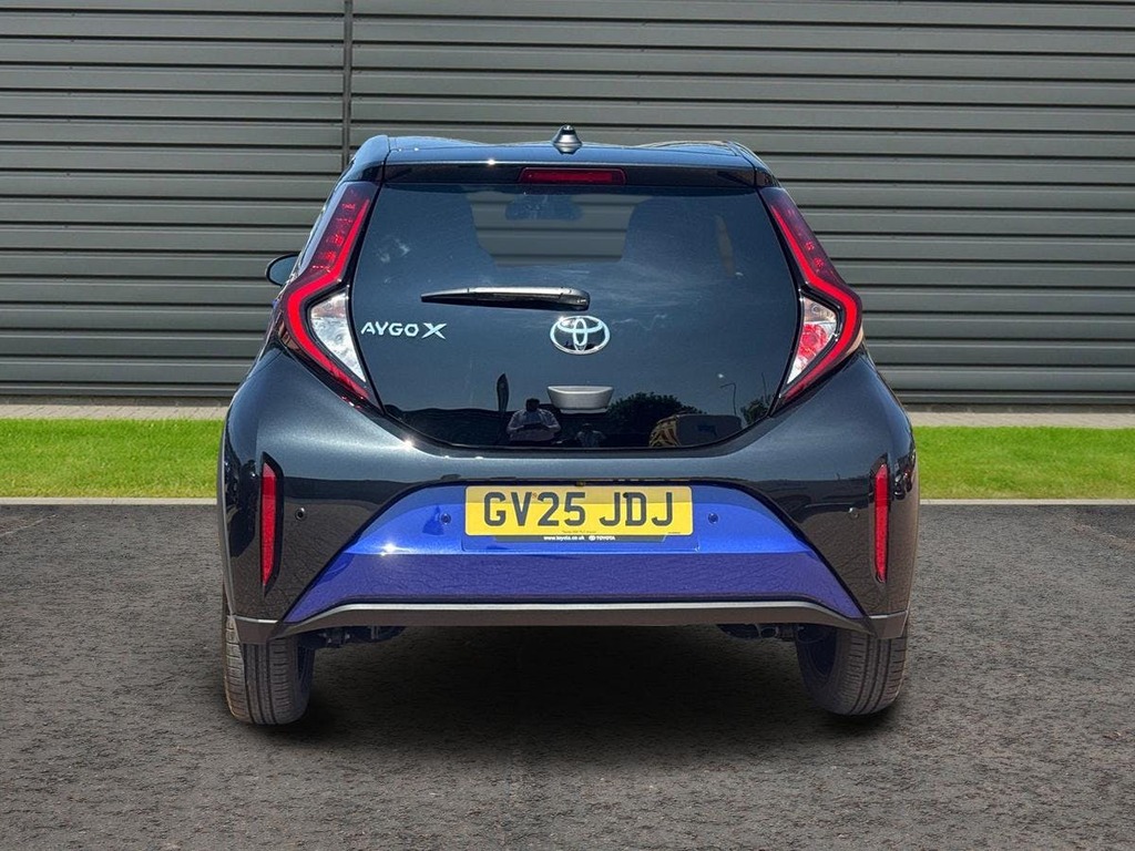 Toyota Aygo X 1.0 Vvt I Edge Hatchback GV25JDJ Blue #4