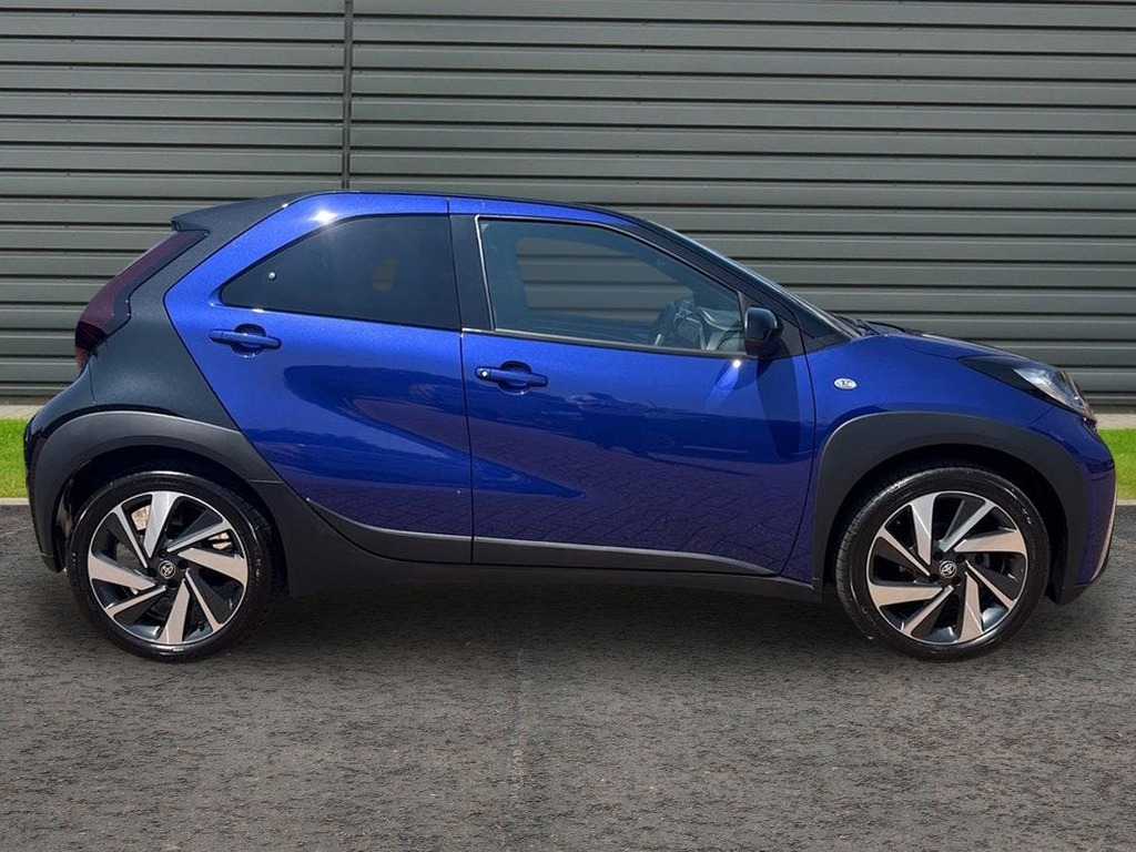 Toyota Aygo X 1.0 Vvt I Edge Hatchback GV25JDJ Blue #2