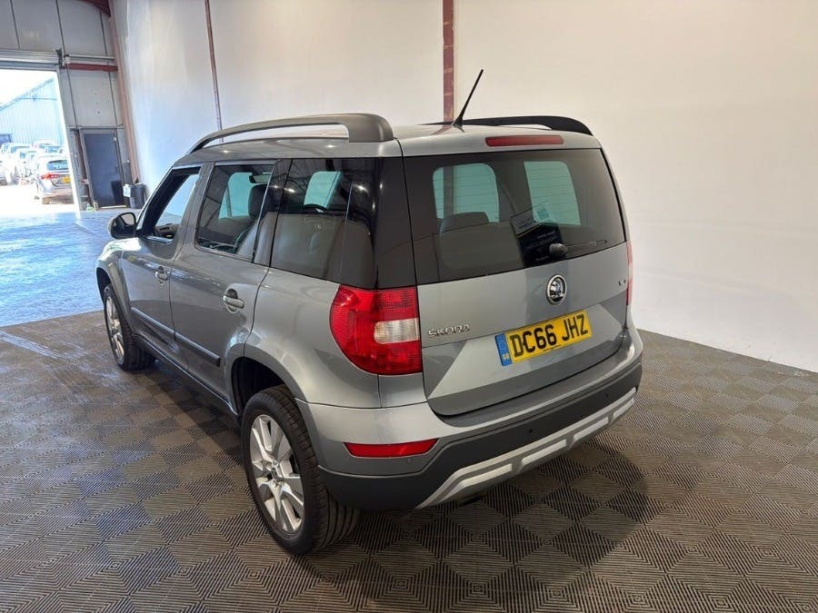 Skoda Yeti 1.2 1.2 Tsi Se L Outdoor Dsg Grey #2