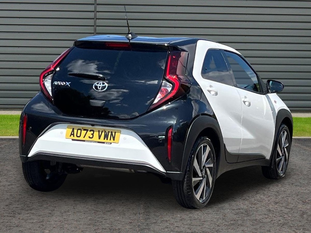 Toyota Aygo X 1.0 Vvt I Edge Hatchback X Shift White #3