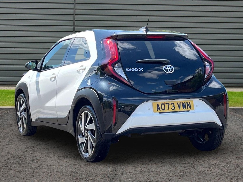Toyota Aygo X 1.0 Vvt I Edge Hatchback X Shift White #5