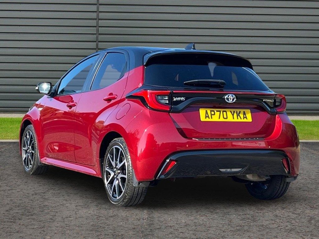 Toyota Yaris 1.5 Vvt-h Dynamic Hatchback Hybrid E Cv Red #5