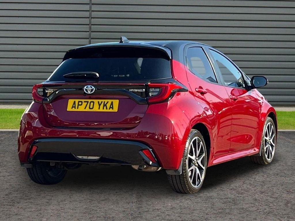 Toyota Yaris 1.5 Vvt-h Dynamic Hatchback Hybrid E Cv Red #3
