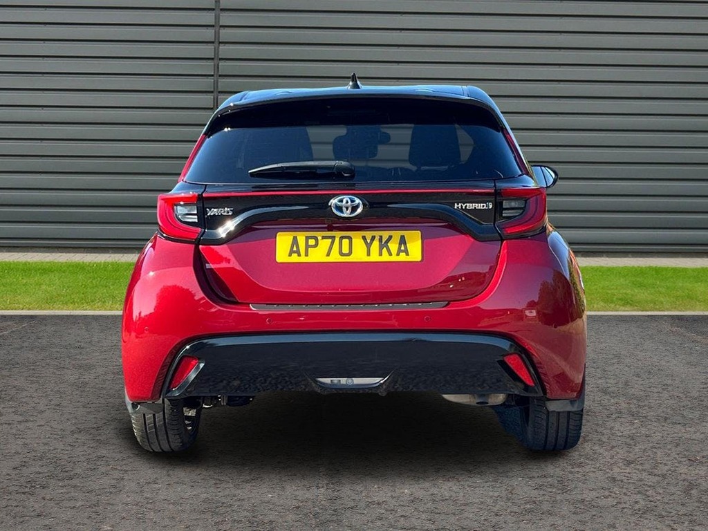 Toyota Yaris 1.5 Vvt-h Dynamic Hatchback Hybrid E Cv Red #4