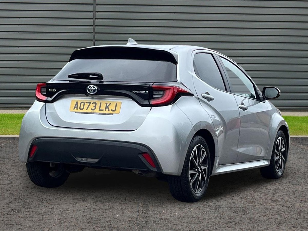 Toyota Yaris 1.5 Vvt-h Design Hatchback Hybrid E Cvt AO73LKJ Silver #3