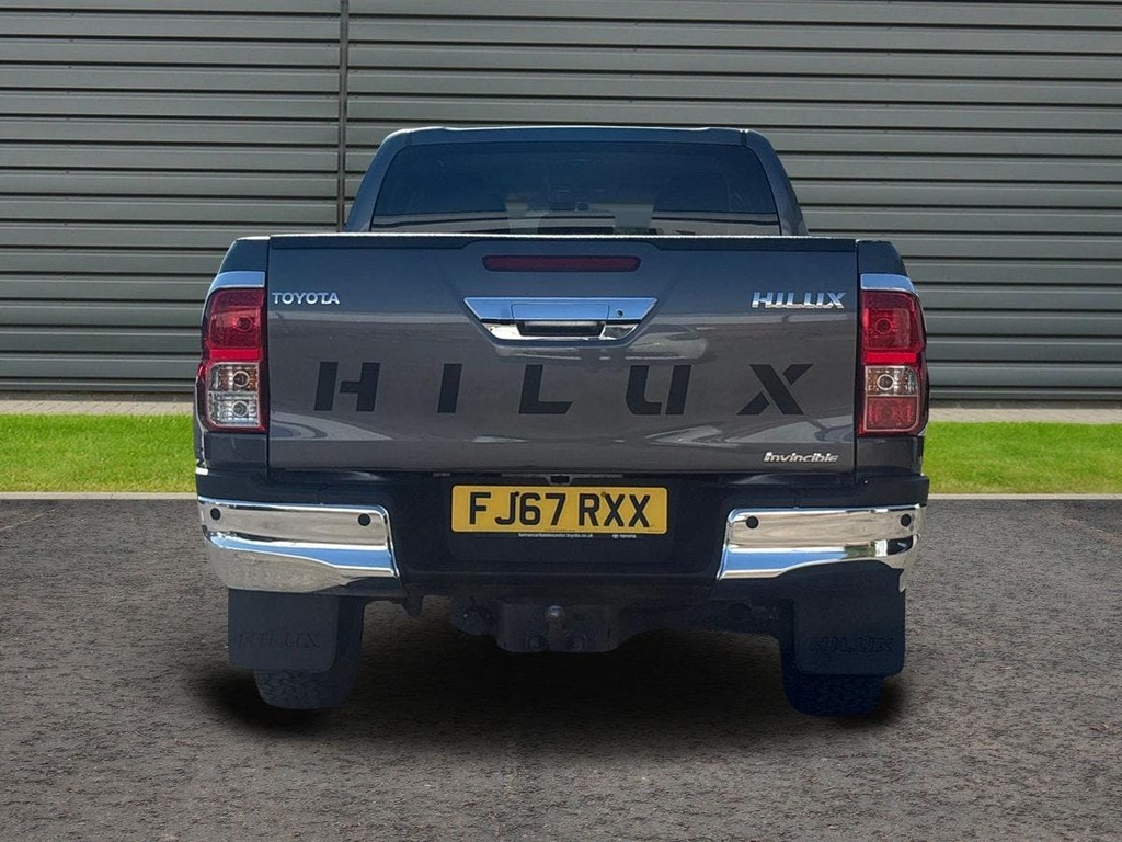 Toyota HILUX 2.4 D Invincible X Pickup Double Cab White #4