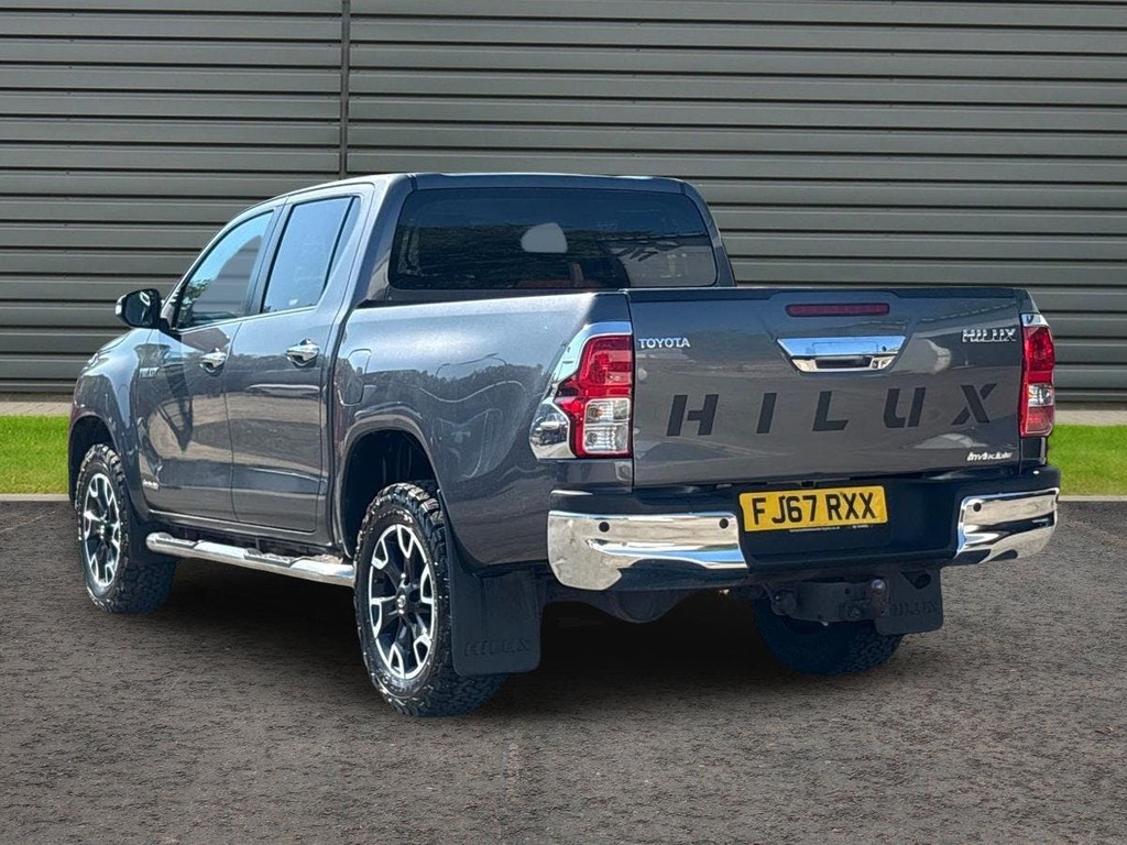 Toyota HILUX 2.4 D Invincible X Pickup Double Cab White #5