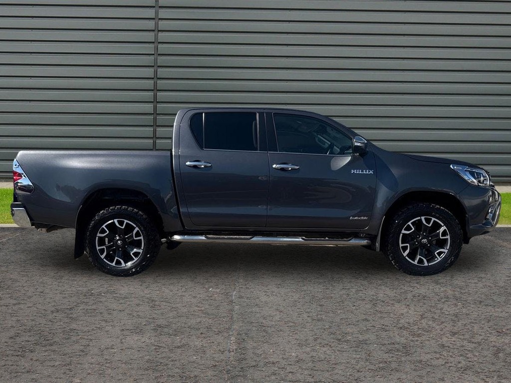 Toyota HILUX 2.4 D Invincible X Pickup Double Cab White #2