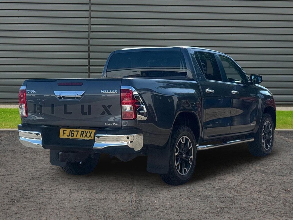 Toyota HILUX 2.4 D Invincible X Pickup Double Cab White #3