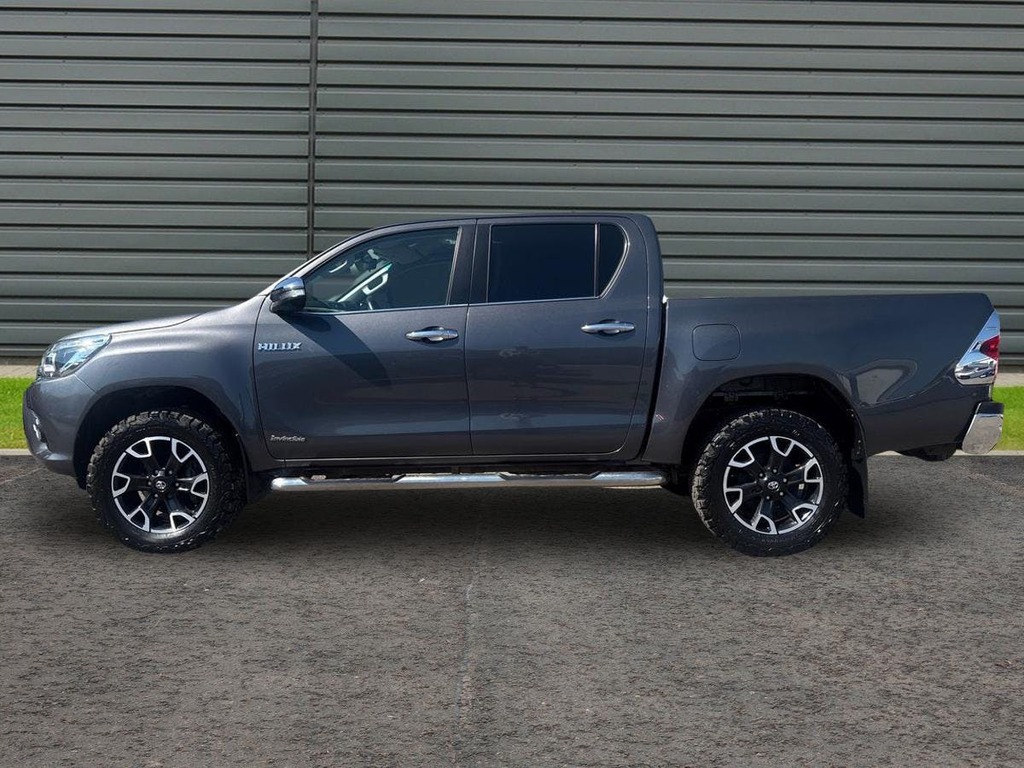 Toyota HILUX 2.4 D Invincible X Pickup Double Cab White #6