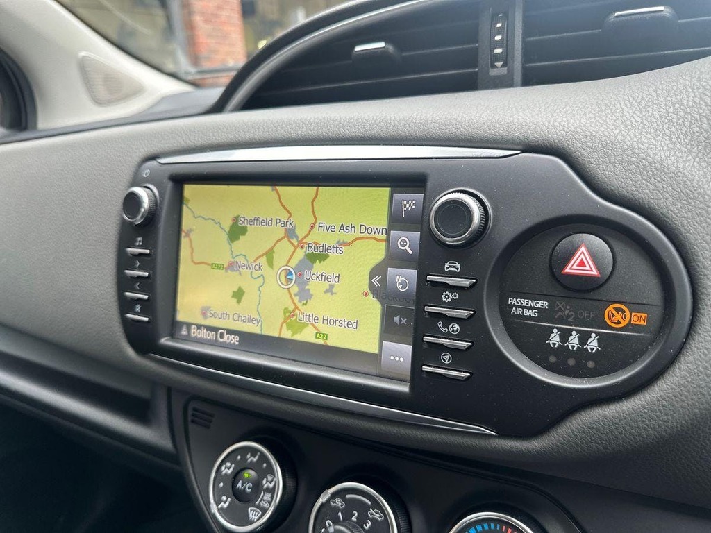 Toyota Yaris 1.5 Hybrid Y20 Cvt Bi-tone Grey #17