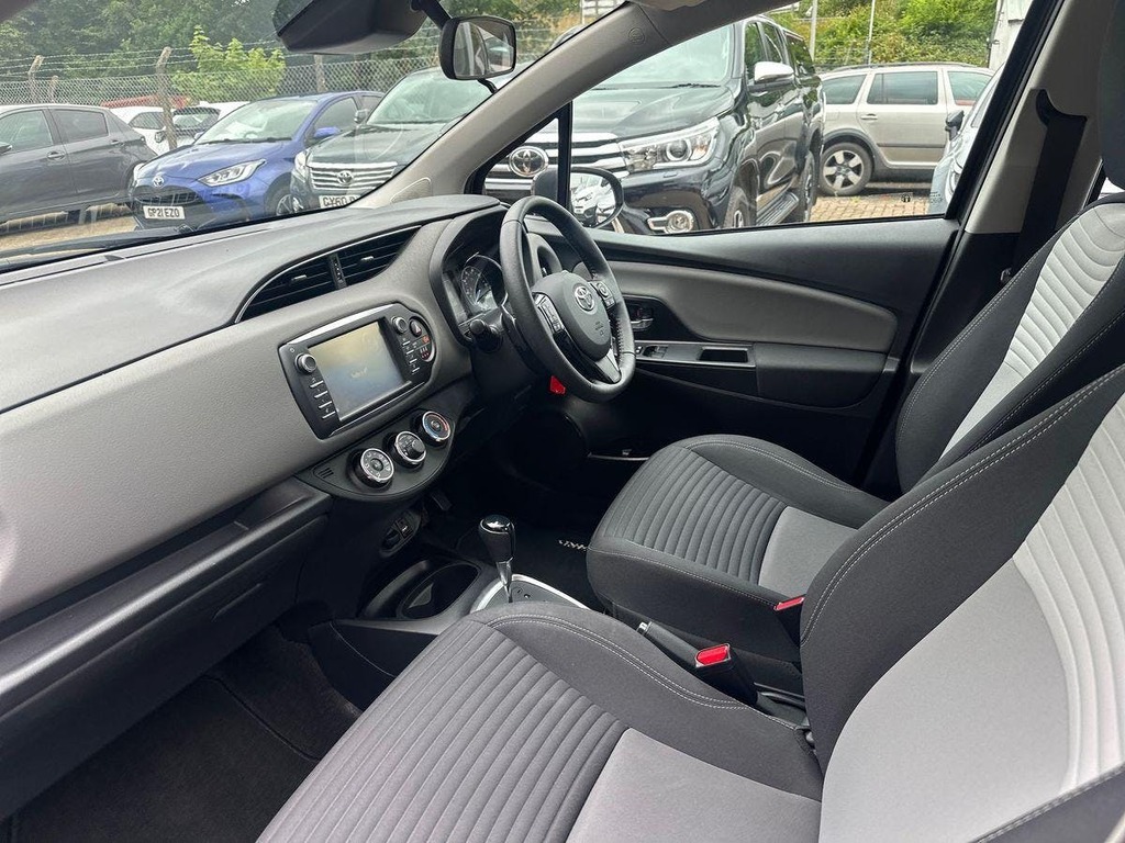 Toyota Yaris 1.5 Hybrid Y20 Cvt Bi-tone Grey #12