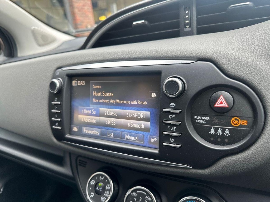 Toyota Yaris 1.5 Hybrid Y20 Cvt Bi-tone Grey #16