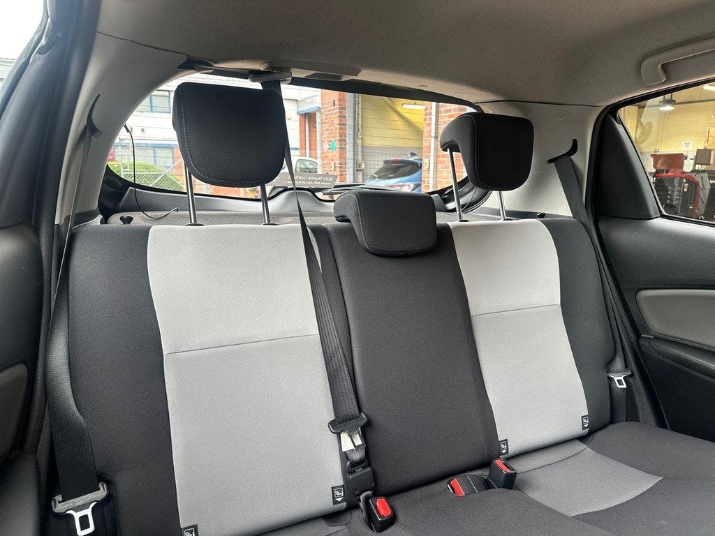 Toyota Yaris 1.5 Hybrid Y20 Cvt Bi-tone Grey #21