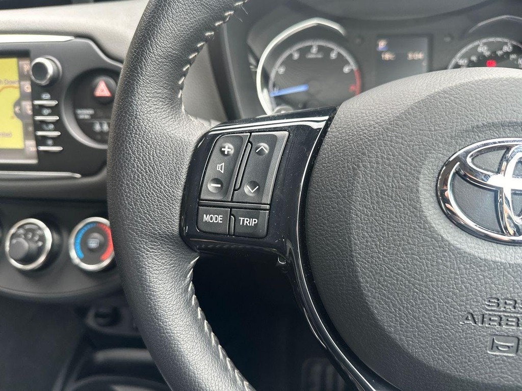 Toyota Yaris 1.5 Hybrid Y20 Cvt Bi-tone Grey #20