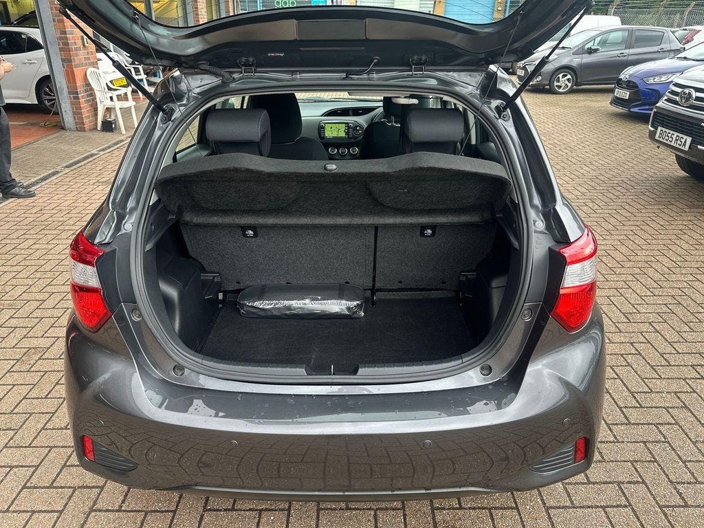 Toyota Yaris 1.5 Hybrid Y20 Cvt Bi-tone Grey #22