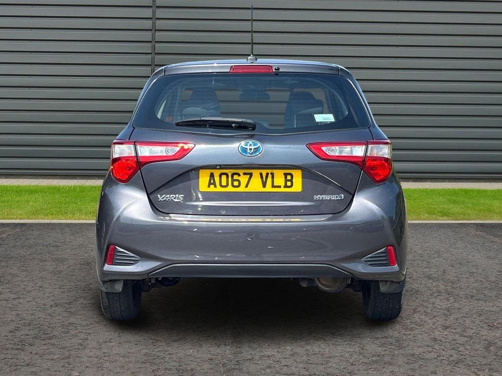 Toyota Yaris 1.5 Vvt-h Icon Tech Hatchback Hybrid E Grey #4