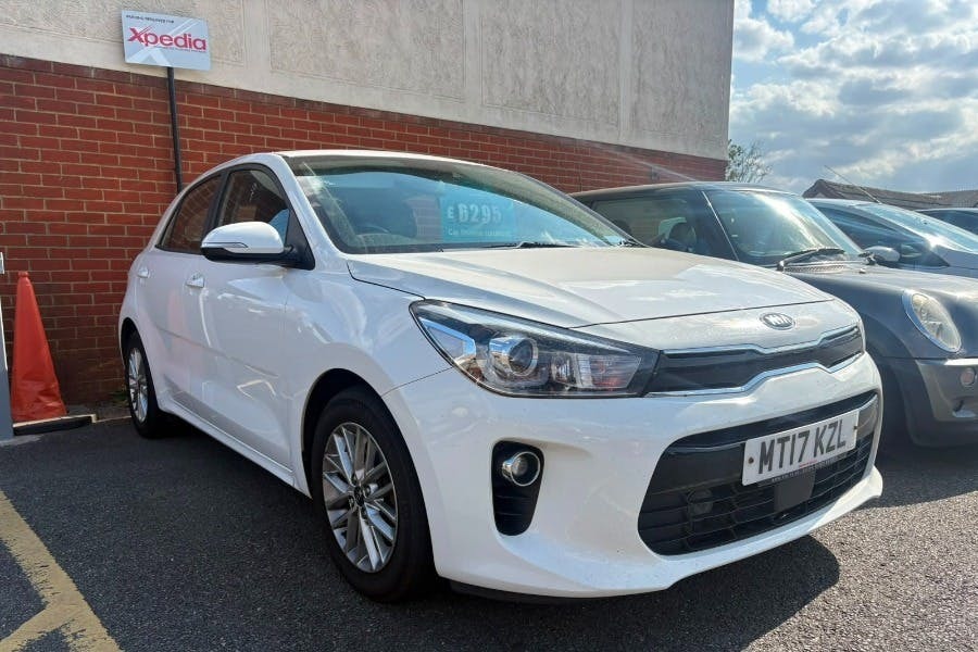 Kia RIO 1.25 2 Hatchback White