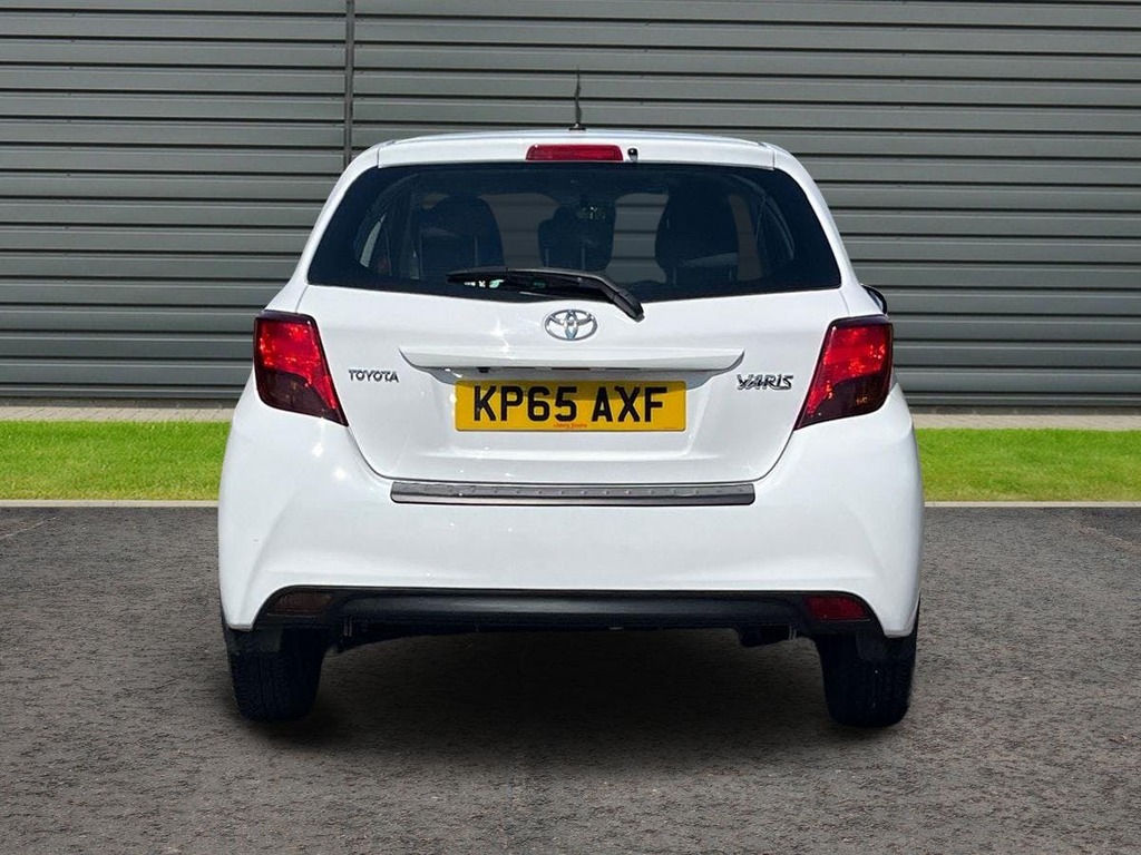 Toyota Yaris 1.33 Dual Vvt I Icon Hatchback Multidri White #4