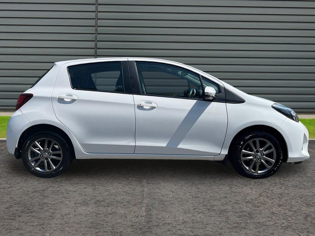 Toyota Yaris 1.33 Dual Vvt I Icon Hatchback Multidri White #2