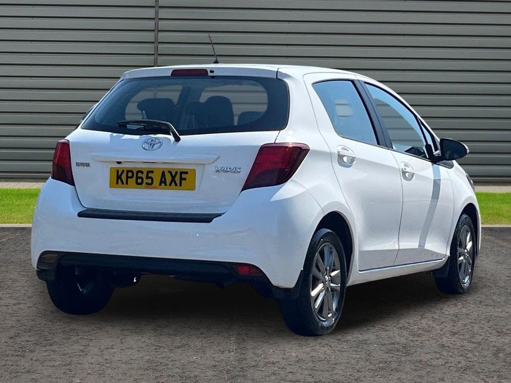 Toyota Yaris 1.33 Dual Vvt I Icon Hatchback Multidri White #3
