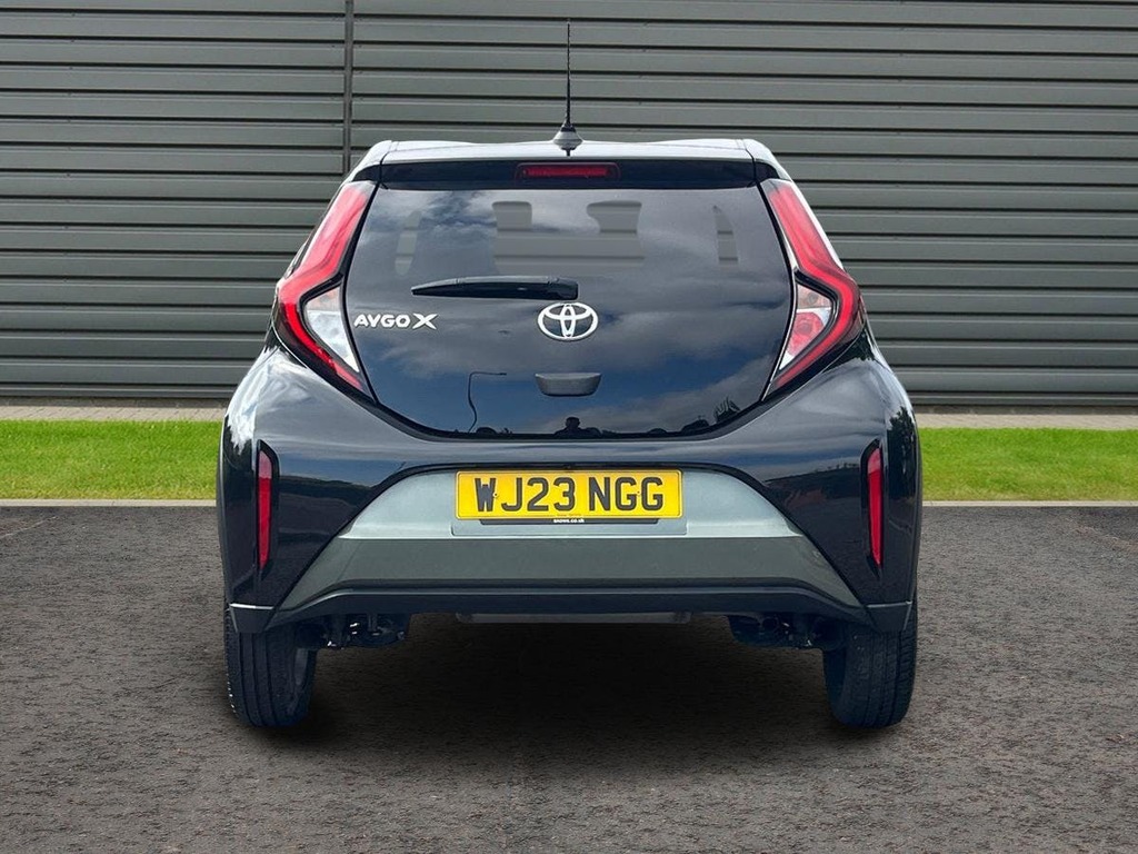 Toyota Aygo X 1.0 Vvt I Edge Hatchback X Shift Green #4