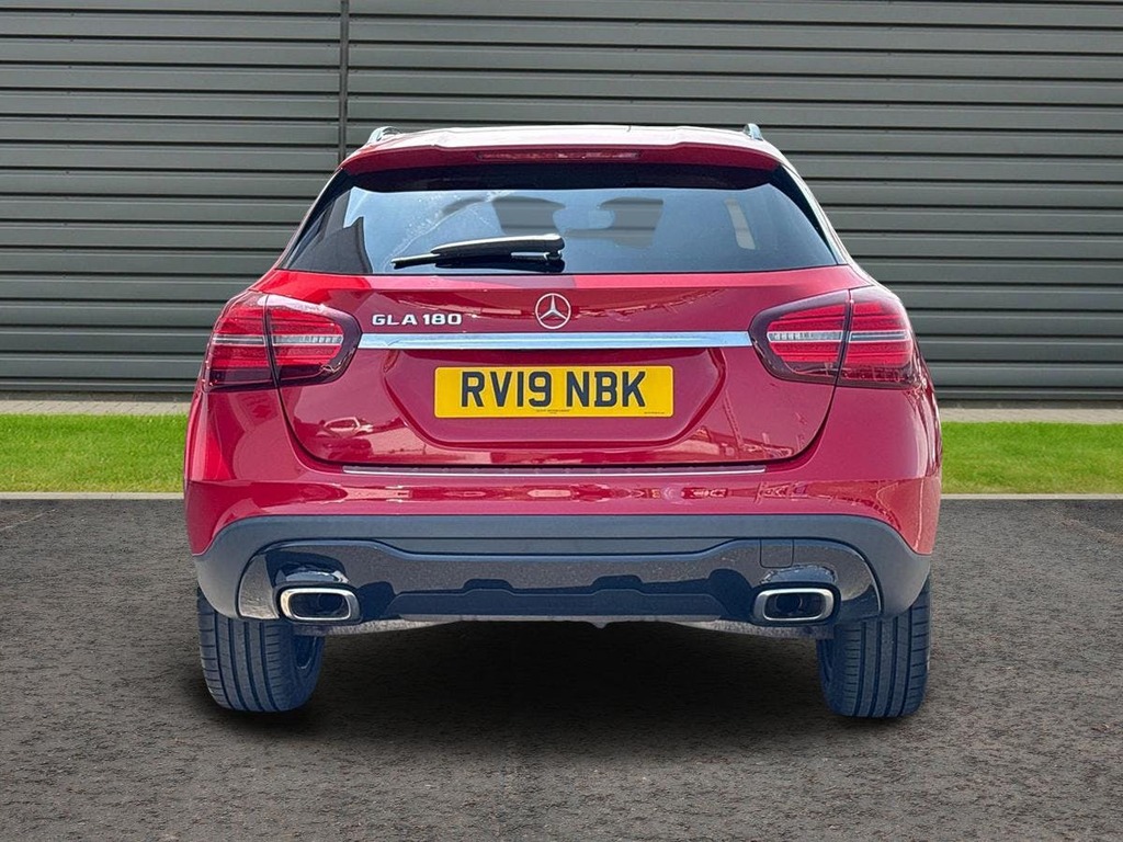 Mercedes-Benz GLA Class 1.6 Gla180 Urban Edition Suv 7G Dct Red #4