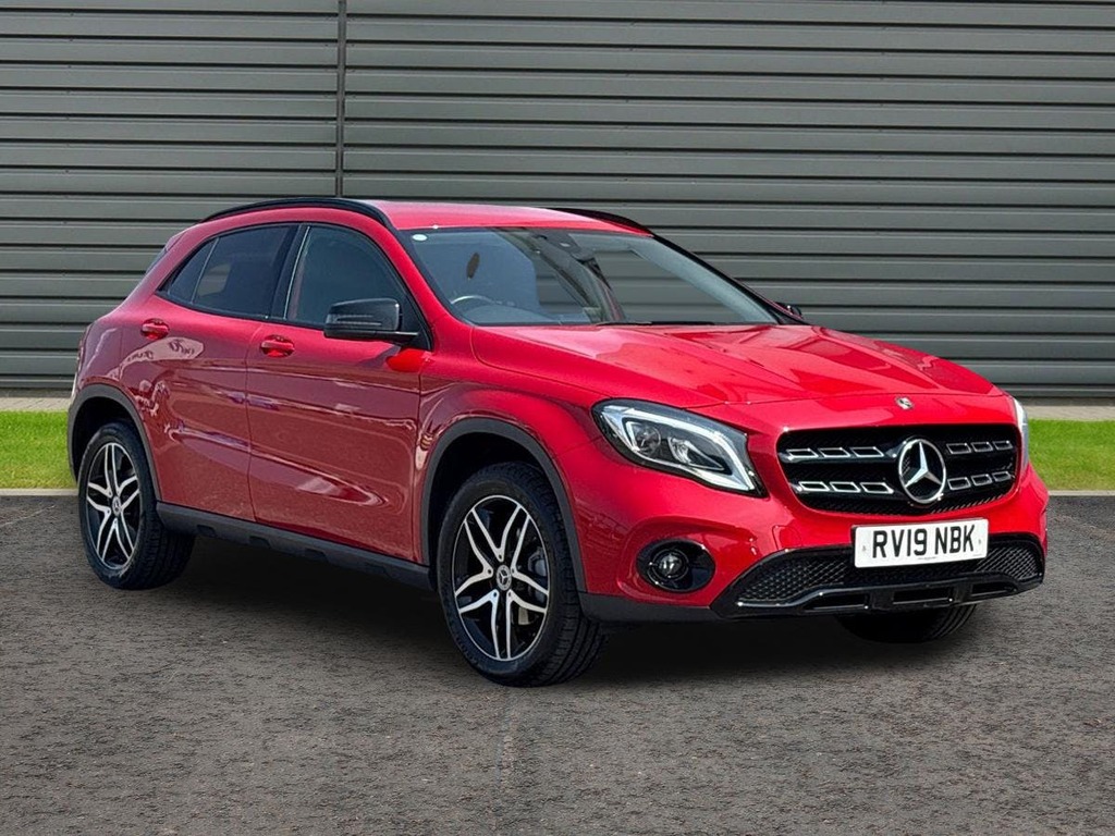 Mercedes-Benz GLA Class 1.6 Gla180 Urban Edition Suv 7G Dct Red