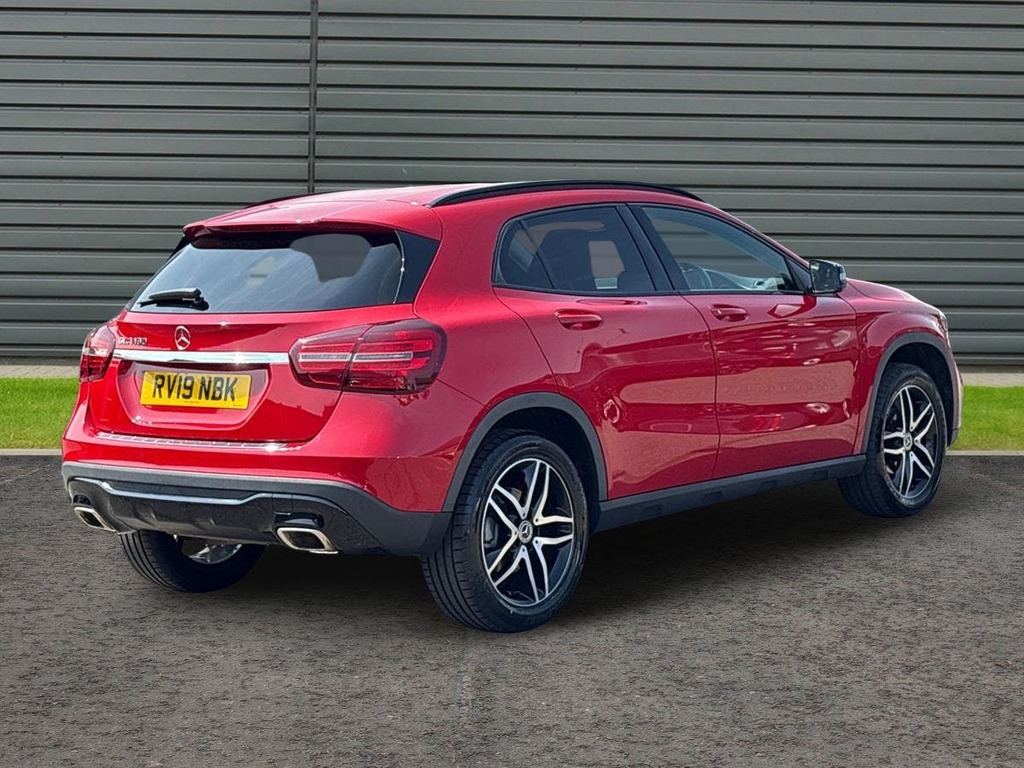 Mercedes-Benz GLA Class 1.6 Gla180 Urban Edition Suv 7G Dct Red #3