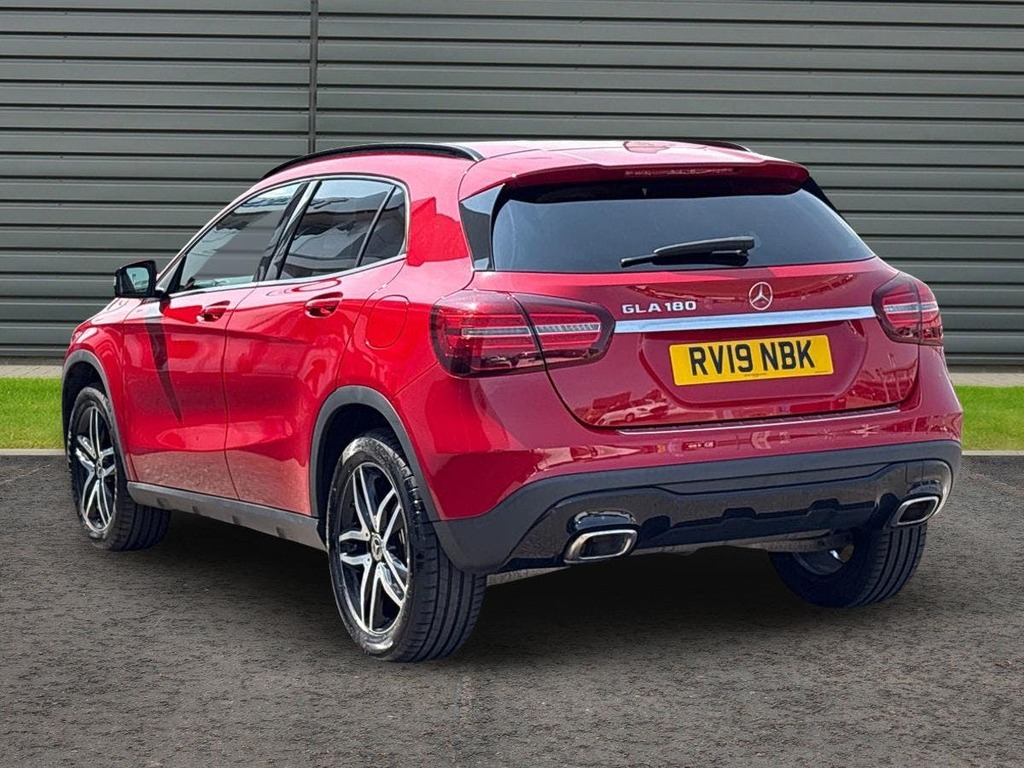 Mercedes-Benz GLA Class 1.6 Gla180 Urban Edition Suv 7G Dct Red #5