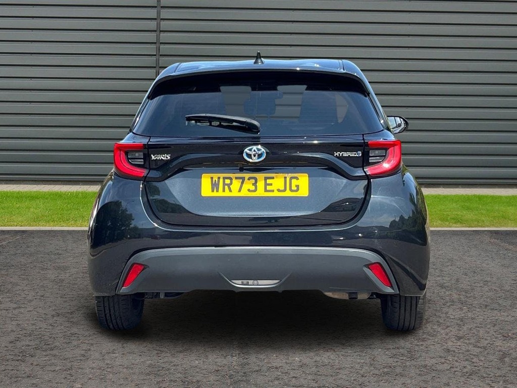 Toyota Yaris 1.5 Vvt-h Design Hatchback Hybrid E Cvt Black #4