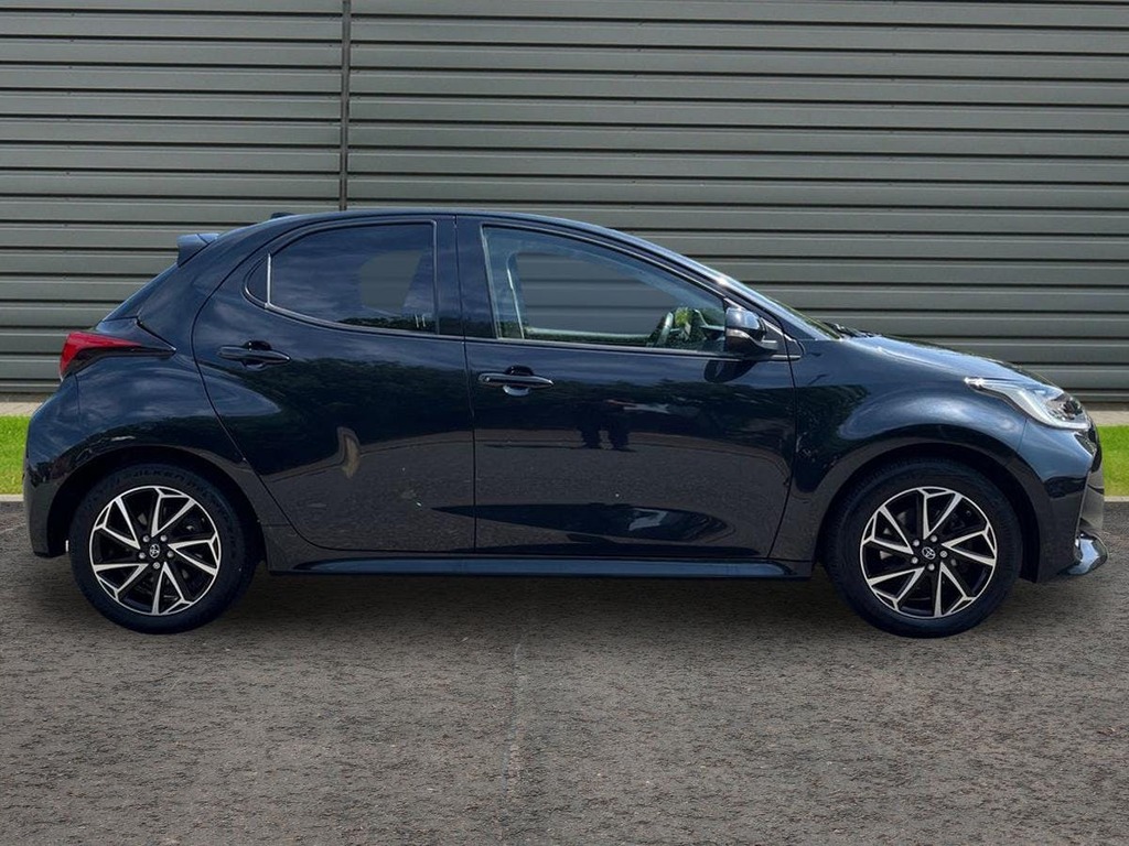 Toyota Yaris 1.5 Vvt-h Design Hatchback Hybrid E Cvt Black #2