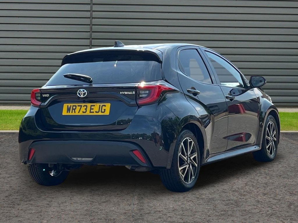 Toyota Yaris 1.5 Vvt-h Design Hatchback Hybrid E Cvt Black #3