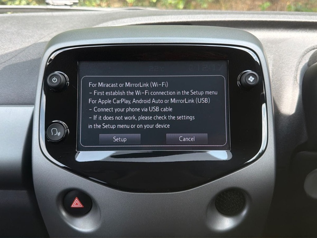 Toyota Aygo Hatchback White #17