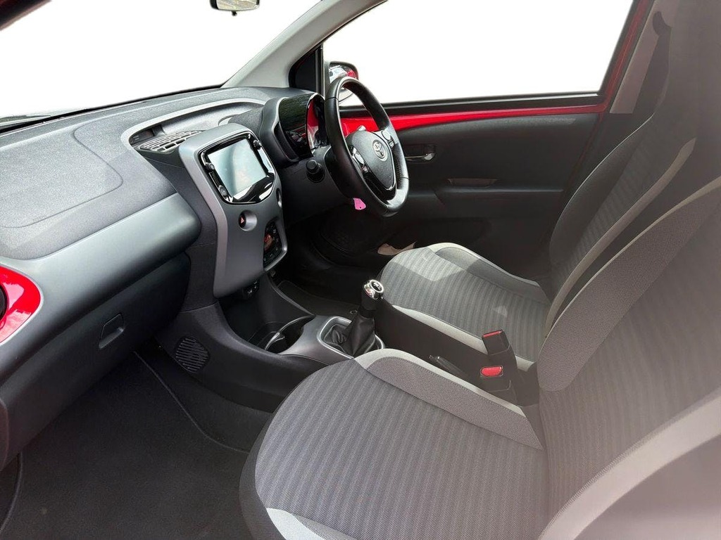 Toyota Aygo Hatchback White #12