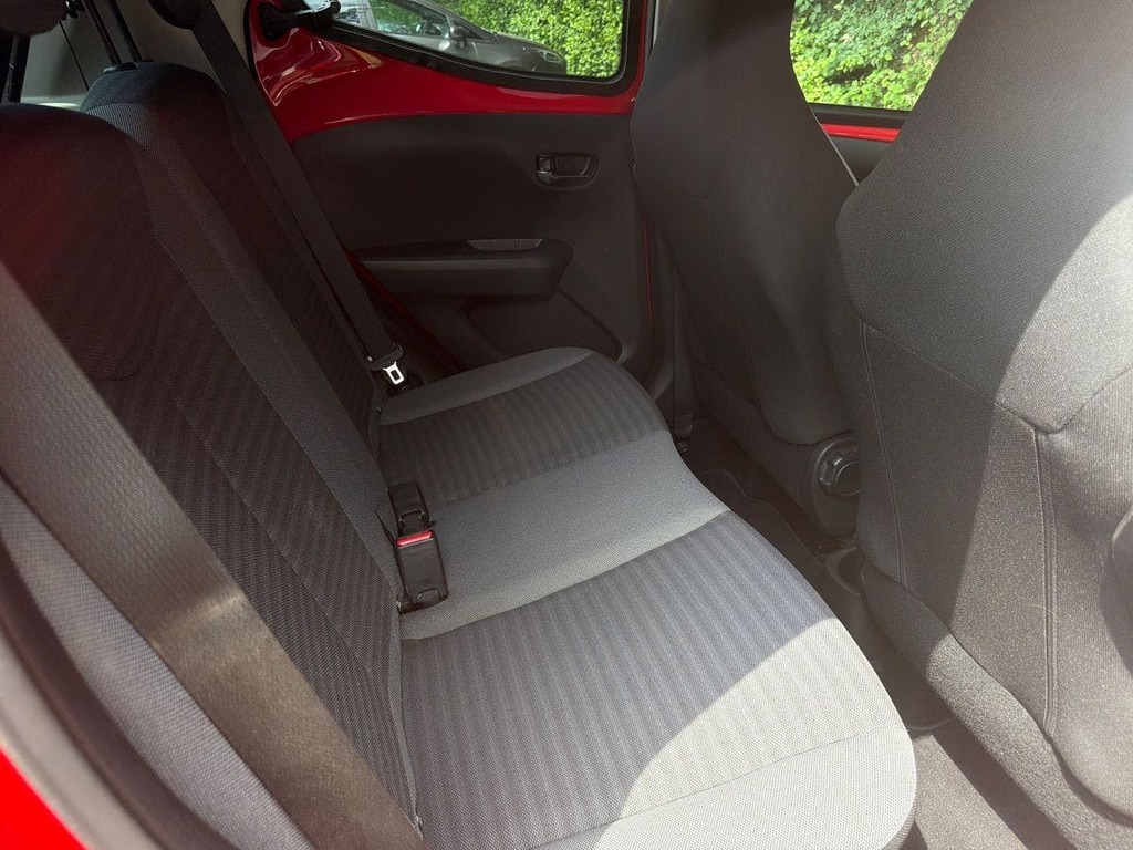 Toyota Aygo Hatchback White #21