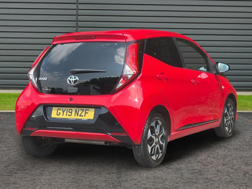 Toyota Aygo 1.0 Vvt I X Trend Hatchback Red #3