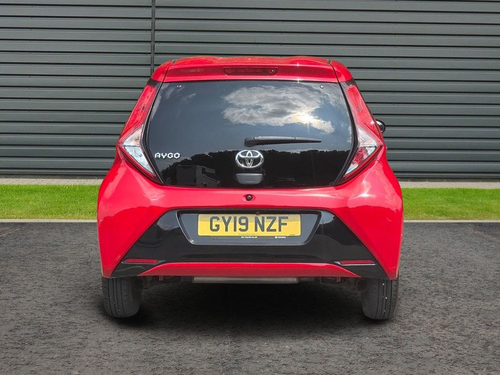 Toyota Aygo 1.0 Vvt I X Trend Hatchback Red #4