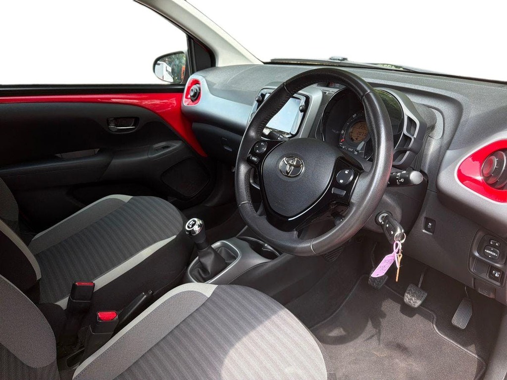 Toyota Aygo Hatchback White #9