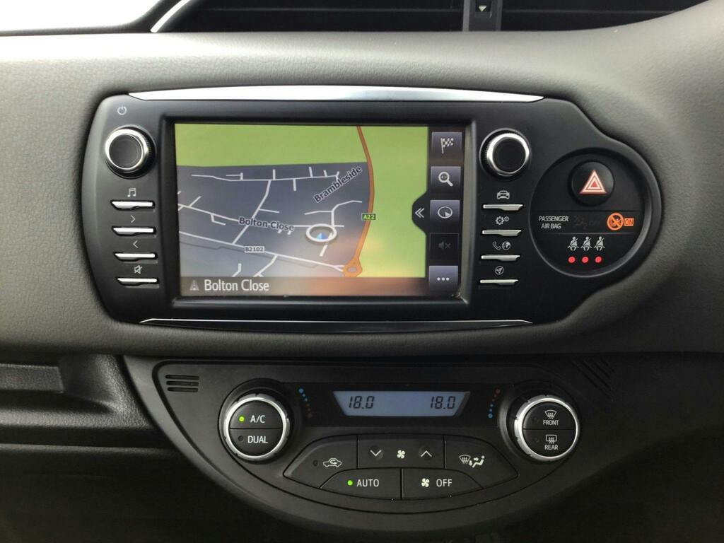 Toyota Yaris Icon Tech Grey #7