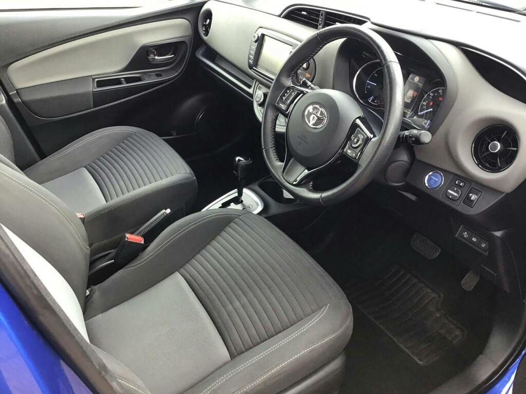 Toyota Yaris Icon Tech Grey #10
