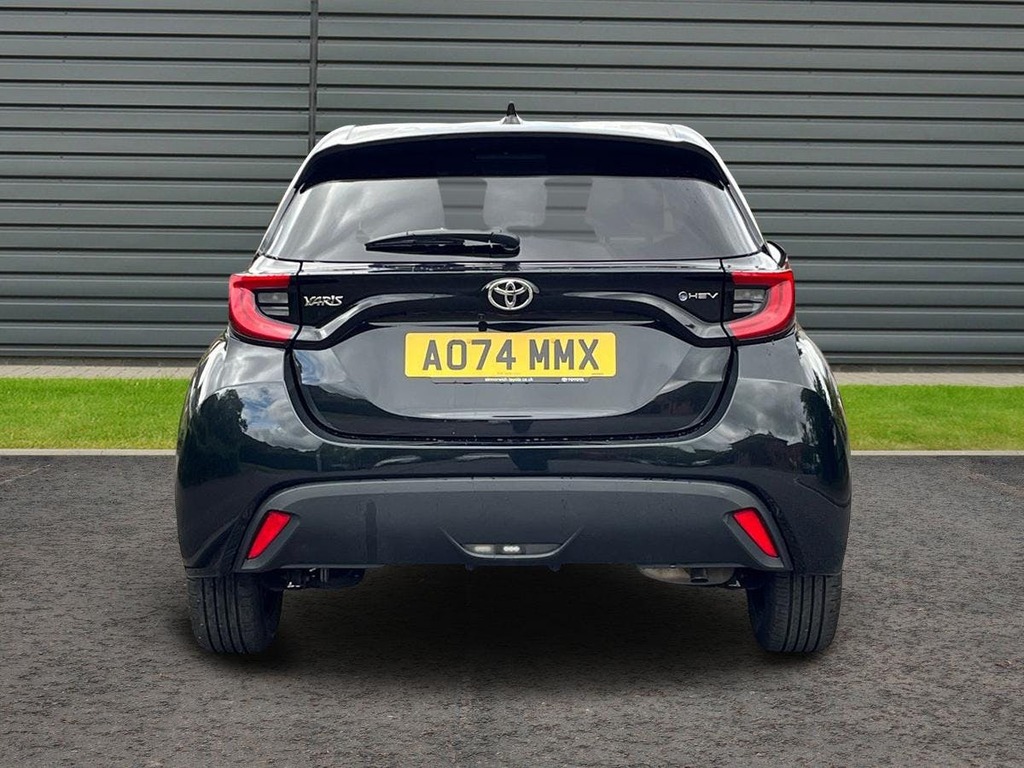 Toyota Yaris 1.5 Vvt-h Design Hatchback Hybrid E Cvt Black #4