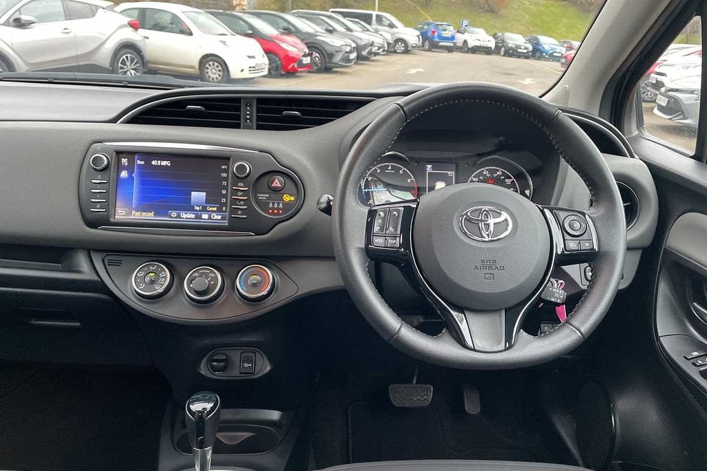 Toyota Yaris 1.5 Vvt I Icon Tech Hatchback Cvt Black #5