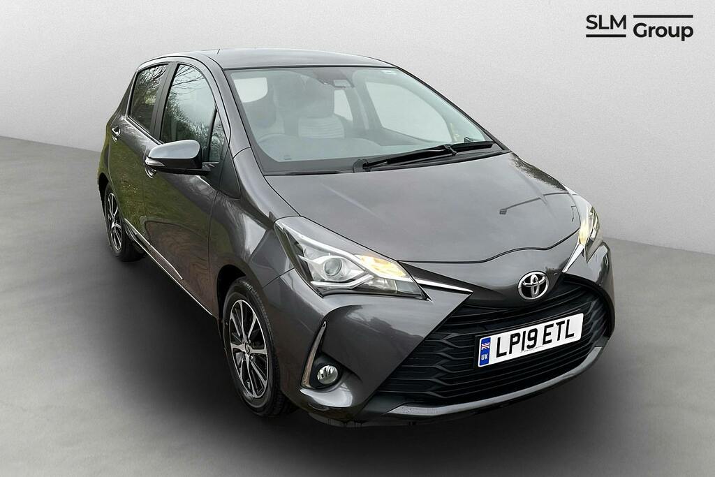 Toyota Yaris 1.5 Vvt I Icon Tech Hatchback Cvt Black