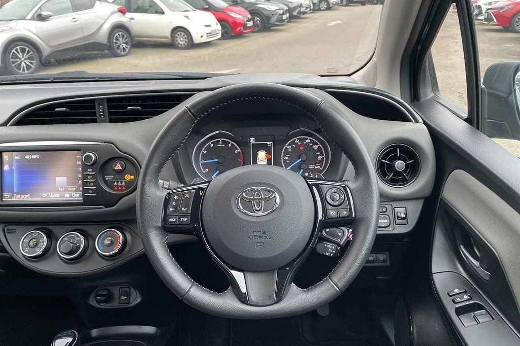 Toyota Yaris 1.5 Vvt I Icon Tech Hatchback Cvt Black #6
