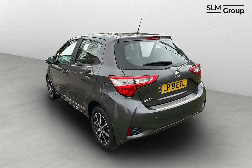 Toyota Yaris 1.5 Vvt I Icon Tech Hatchback Cvt Black #4